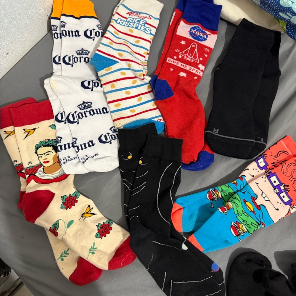 LOT OF SOCKS - Picture 2 of 4
